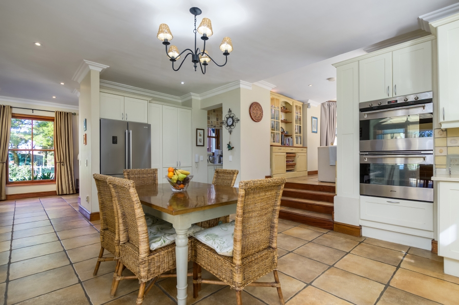 7 Bedroom Property for Sale in Zwaanswyk Western Cape